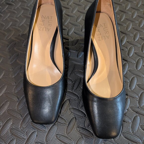 Women's Pumps - Picture 3 of 12